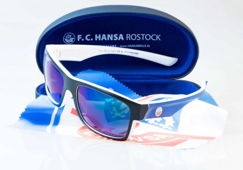Die offizielle F.C. Hansa Rostock Sonnenbrille - schwarz-weiss-blau von Optik Sagawe im Komplett-Bundle.